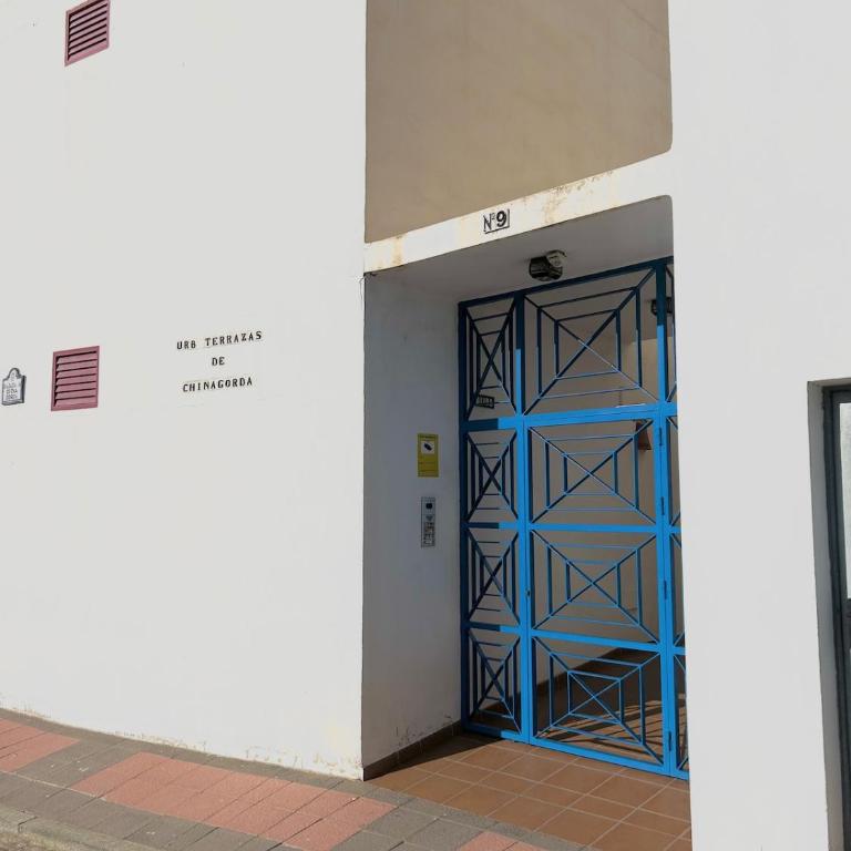 Gran terraza con vistas al mar, piscina y parking privado - Apartamento de 2 dormitorios - 26