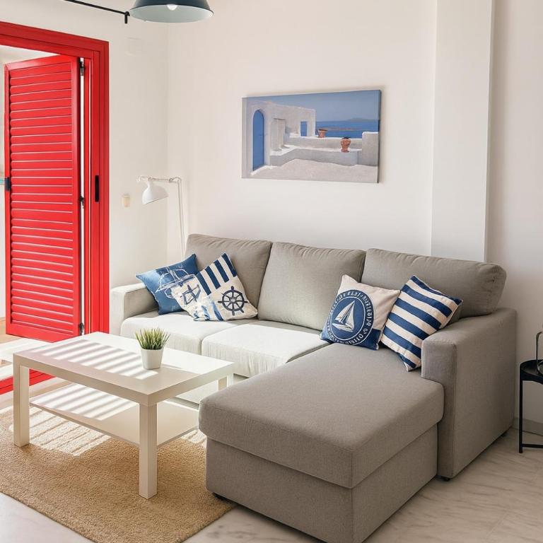 Gran terraza con vistas al mar, piscina y parking privado - Apartamento de 2 dormitorios - 10