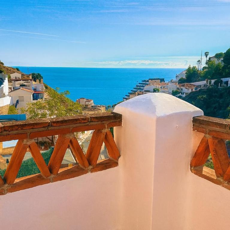 Gran terraza con vistas al mar, piscina y parking privado - Apartamento de 2 dormitorios - 15