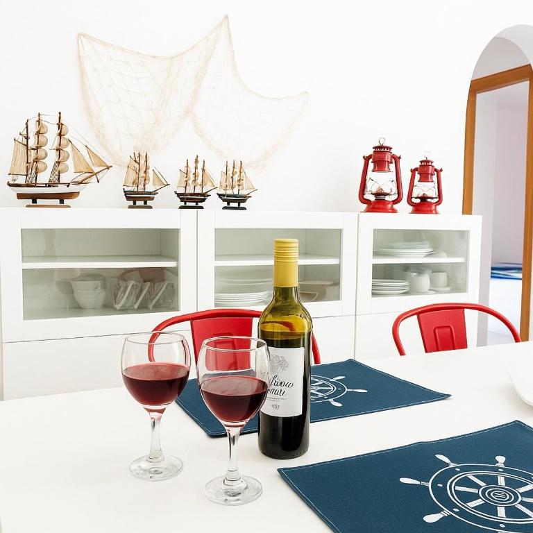 Gran terraza con vistas al mar, piscina y parking privado - Apartamento de 2 dormitorios - 4