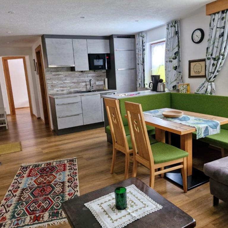 Holzschnitzers Appartements - Apartment mit 2 Schlafzimmern und Bergblick - 4