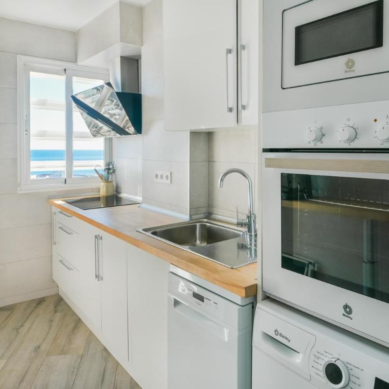 Sea-view apartment with Pool next to marina & beach - Apartamento de 3 dormitorios con vistas al mar - 9