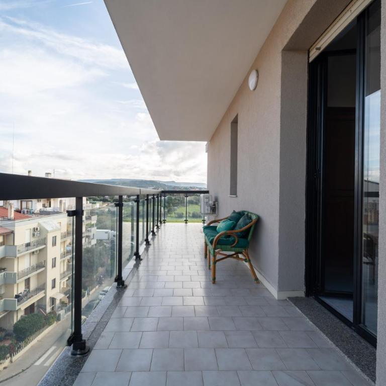 La Casa di Emma - Three-Bedroom Apartment with Balcony - 18