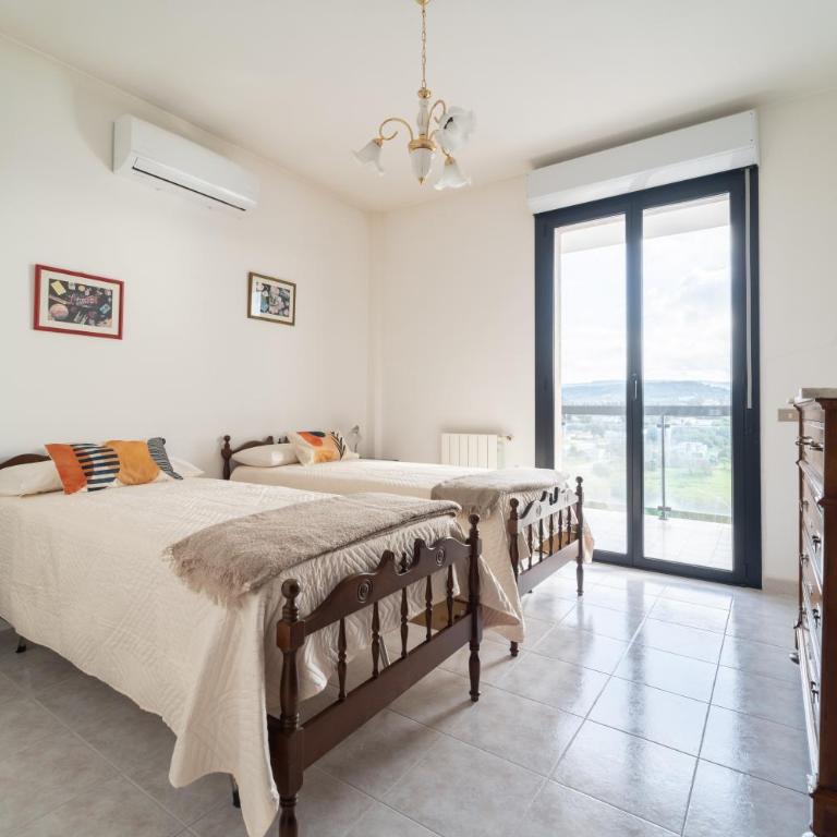 La Casa di Emma - Three-Bedroom Apartment with Balcony - 23