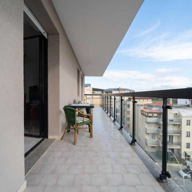 La Casa di Emma - Three-Bedroom Apartment with Balcony - 29