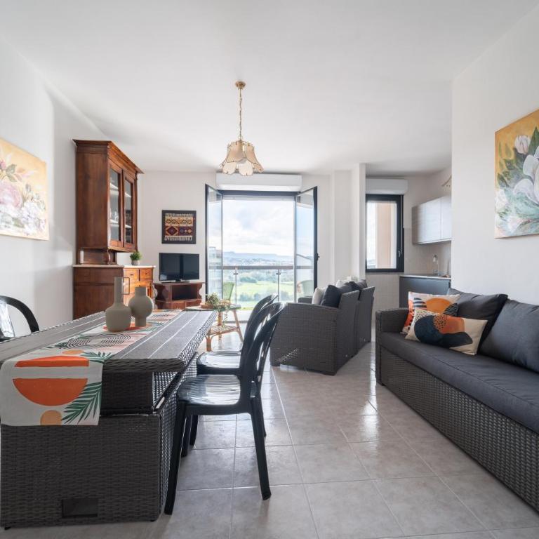 La Casa di Emma - Three-Bedroom Apartment with Balcony - 31