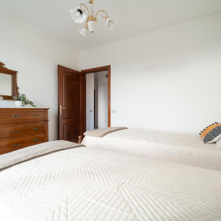 La Casa di Emma - Three-Bedroom Apartment with Balcony - 36