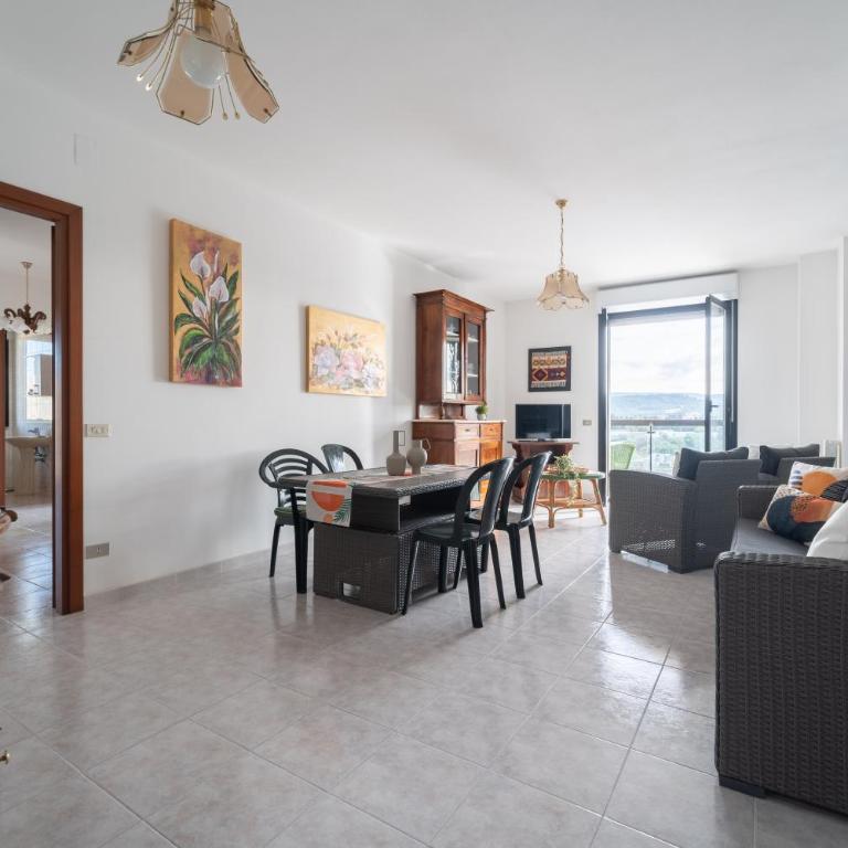 La Casa di Emma - Three-Bedroom Apartment with Balcony - 44