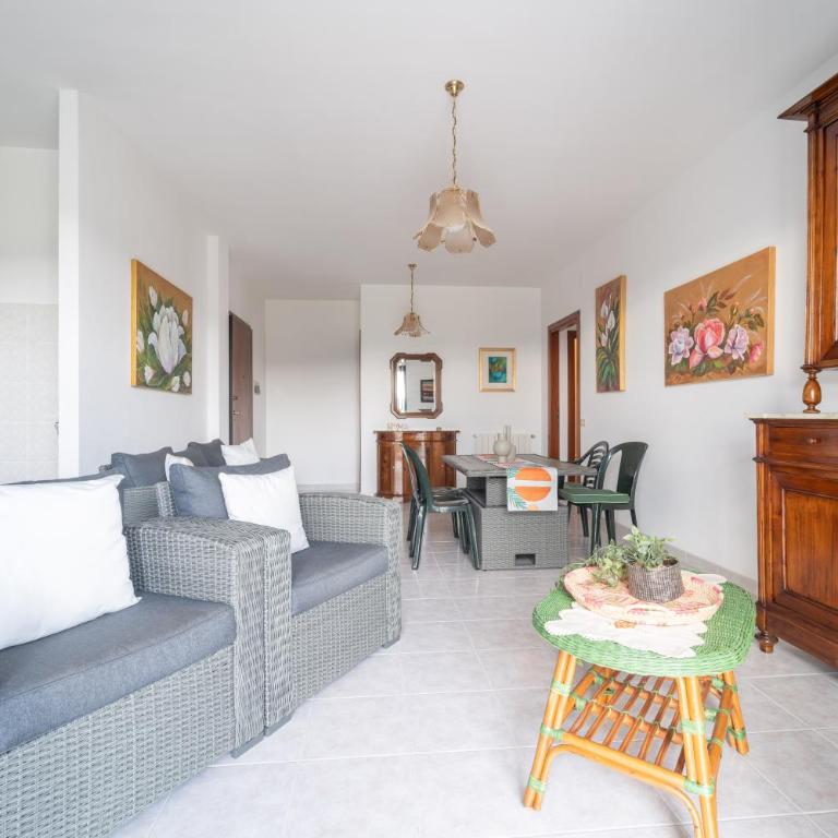 La Casa di Emma - Three-Bedroom Apartment with Balcony - 50