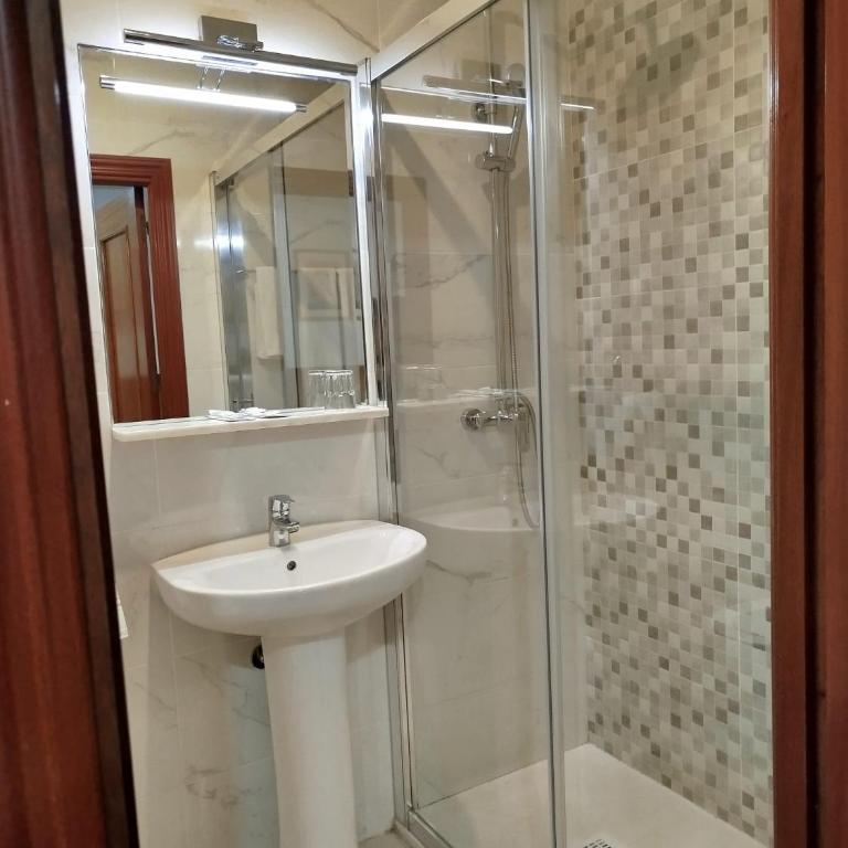 Hostal Rivera Atocha 79 - Twin Room - 5