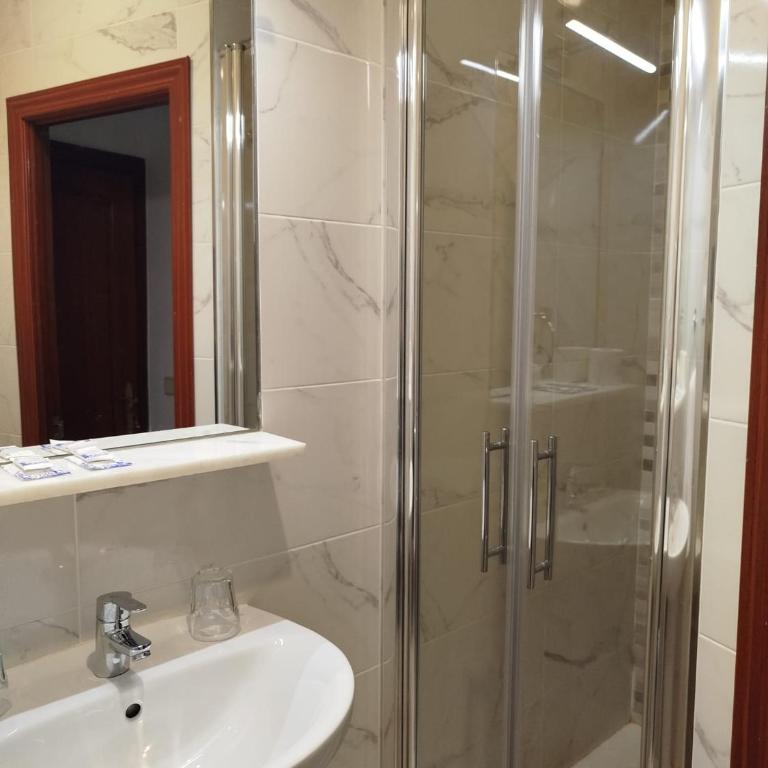 Hostal Rivera Atocha 79 - Double Room - 9
