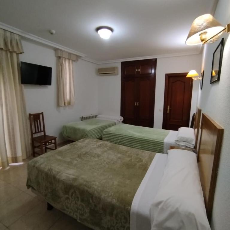 Hostal Rivera Atocha 79 - Triple Room - 7