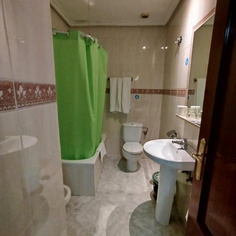 Hostal Rivera Atocha 79 - Triple Room - 9
