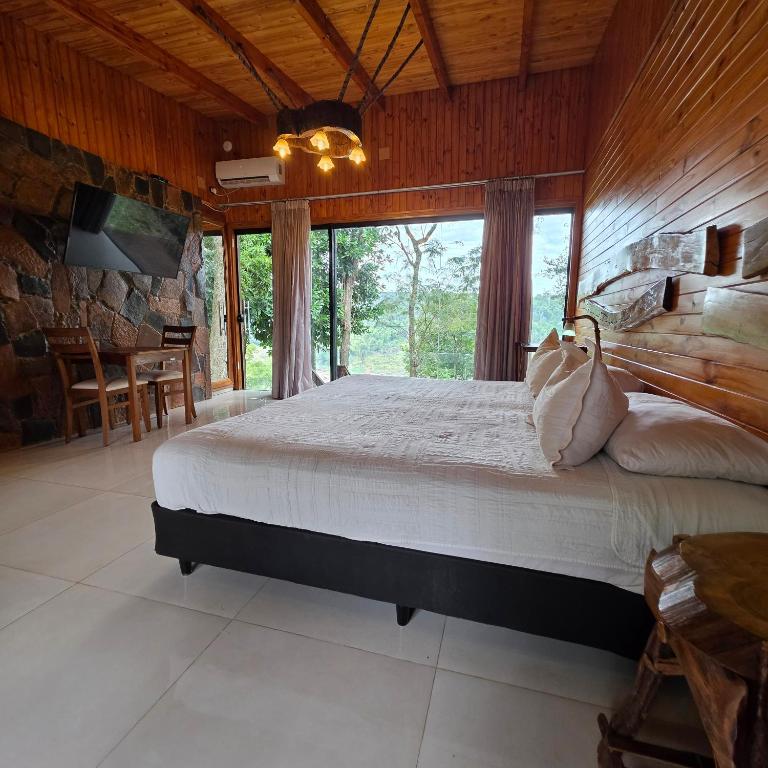 Tupa Lodge Selva y Rio - Suite con cama grande y balcón - 3