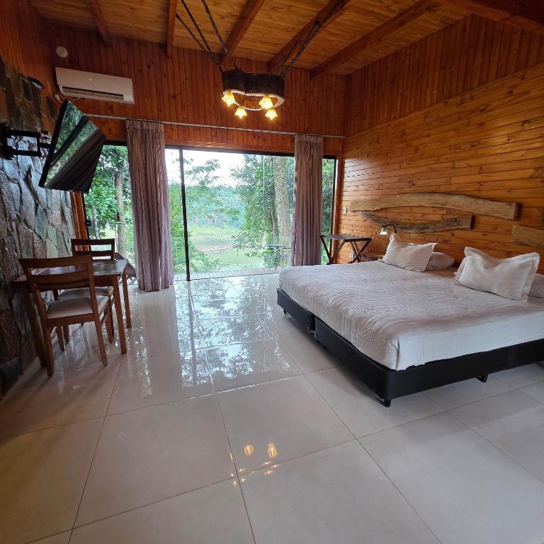 Tupa Lodge Selva y Rio - Suite con cama grande y balcón - 4