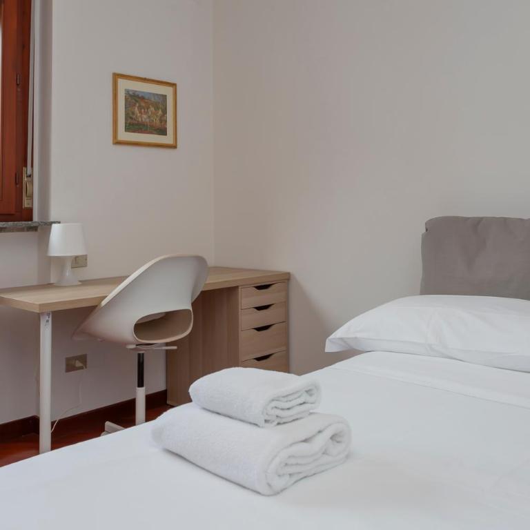 Metro 4 Spacious and bright three-room apartment - Appartamento Standard con 2 Camere da Letto - 40