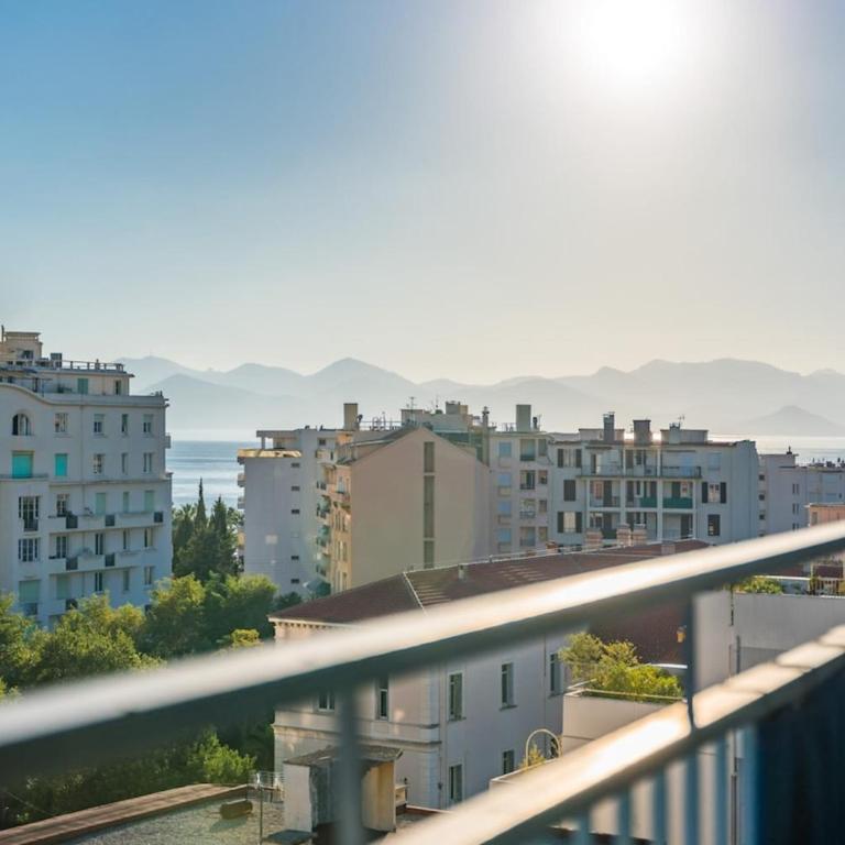 Appartement 3 pièces en dernier étage à proximité de la Croisette - Appartement - 15