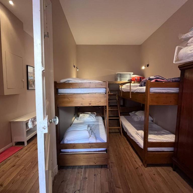 Appartement contemporain au centre ville pour 8 pers avec balcon - FR-1-812-35 - Apartment - 6