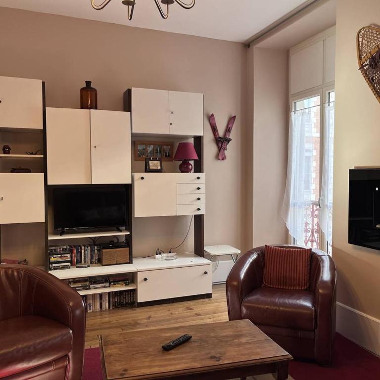 Appartement contemporain au centre ville pour 8 pers avec balcon - FR-1-812-35 - Apartment - 8