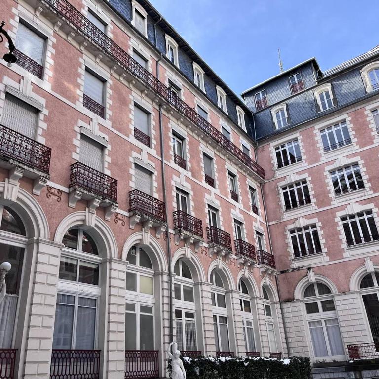 Appartement contemporain au centre ville pour 8 pers avec balcon - FR-1-812-35 - Apartment - 12