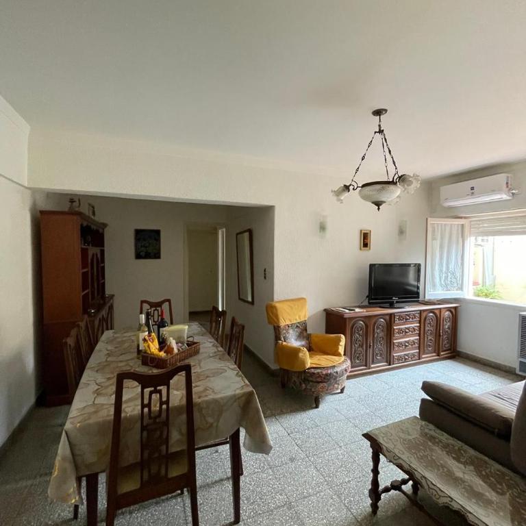 Comodo departamento zona La Perla - Apartamento de 2 dormitorios - 1
