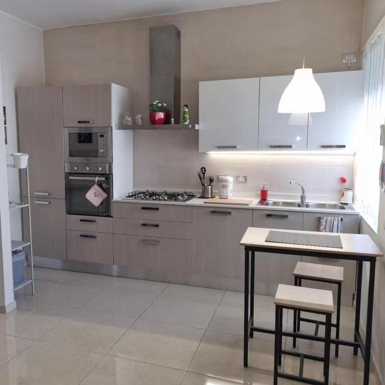 STARE A NAPOLI e RAGGIUNGERE SPLENDIDI DINTORNI - Appartamento con 1 Camera da Letto - 1