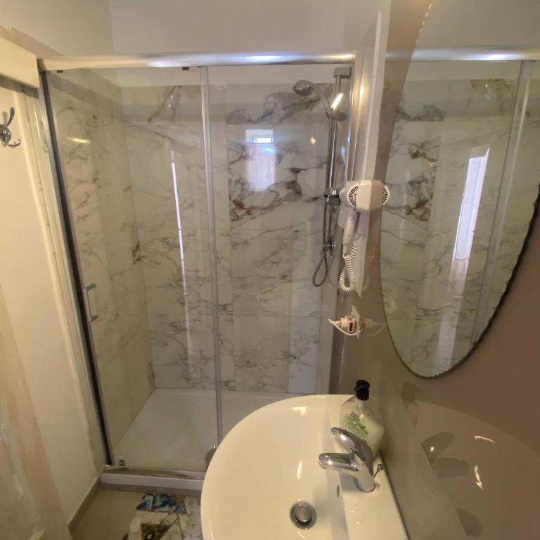 Campo di Marte - Camera Matrimoniale/Doppia con Letti Singoli con Bagno Privato - 7