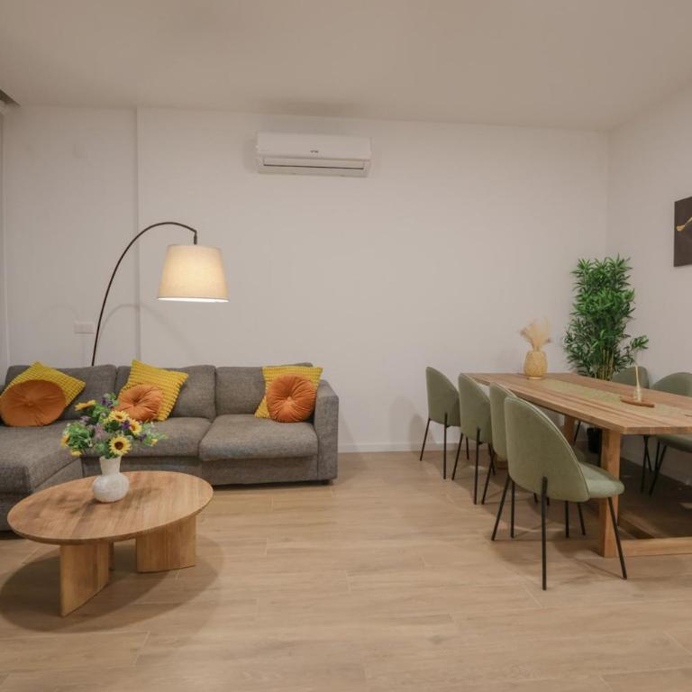 Comfortabel Apartment next to La Marina - Apartment - 2