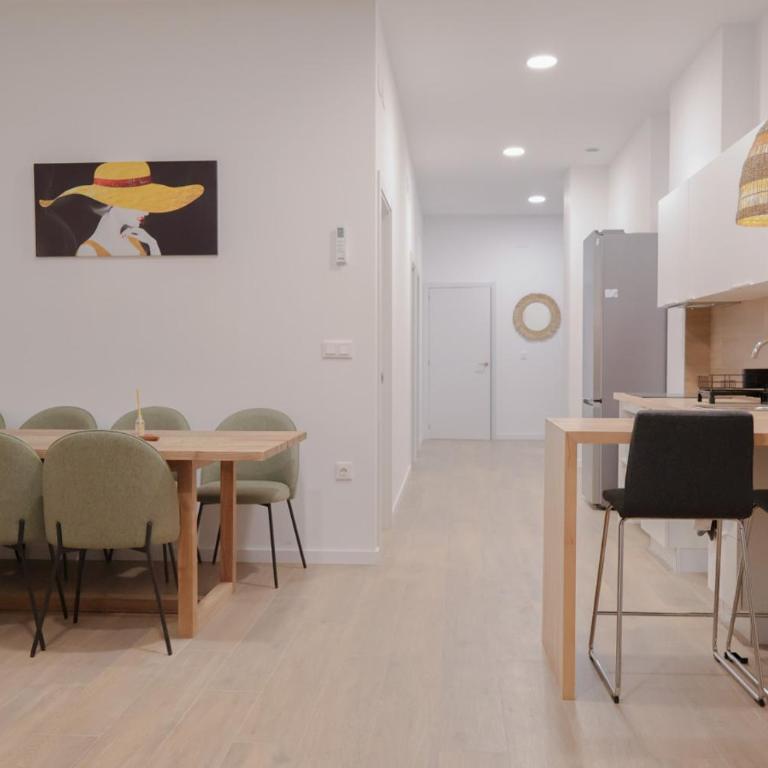 Comfortabel Apartment next to La Marina - Apartment - 33