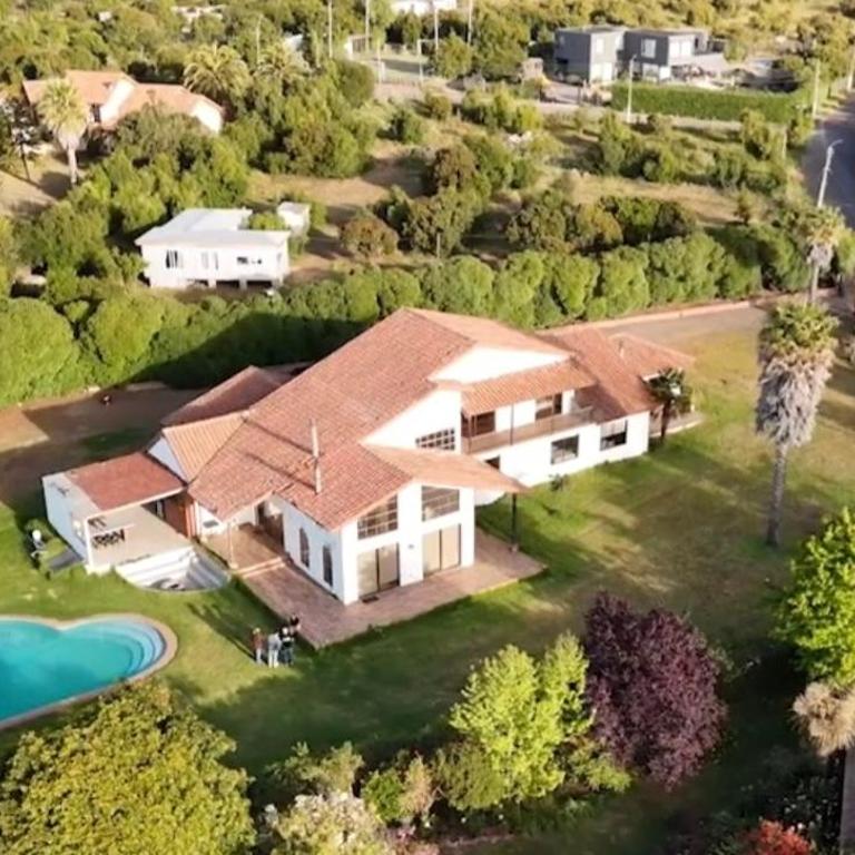 Casona en parcela - Villa - 2