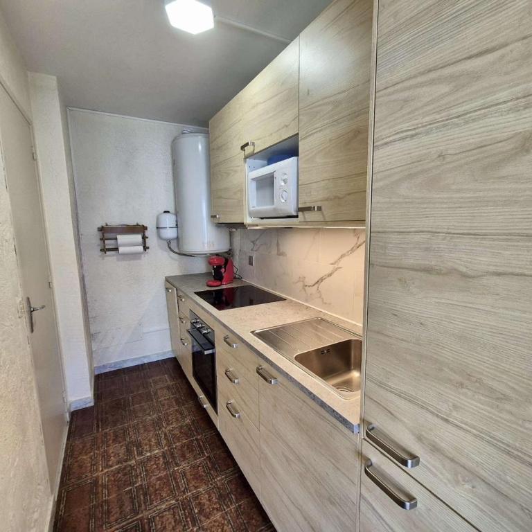 Appartement Familial 3 Pièces, Terrasse et Parking, Proche Plage et Commerces - Cavalaire - FR-1-226B-193 - Appartement - 10