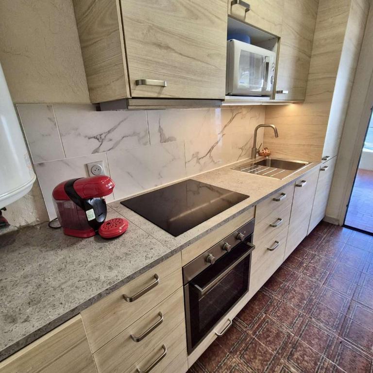 Appartement Familial 3 Pièces, Terrasse et Parking, Proche Plage et Commerces - Cavalaire - FR-1-226B-193 - Appartement - 11