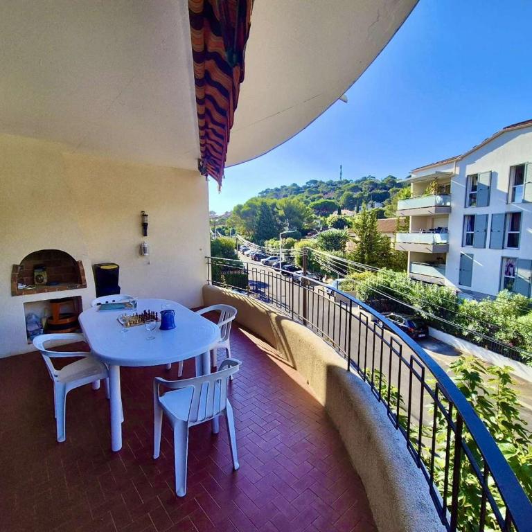 Appartement Familial 3 Pièces, Terrasse et Parking, Proche Plage et Commerces - Cavalaire - FR-1-226B-193 - Appartement - 19