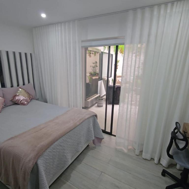 Hotel Suites de luxury Calasanz Medellín - Deluxe Queen Room - 1