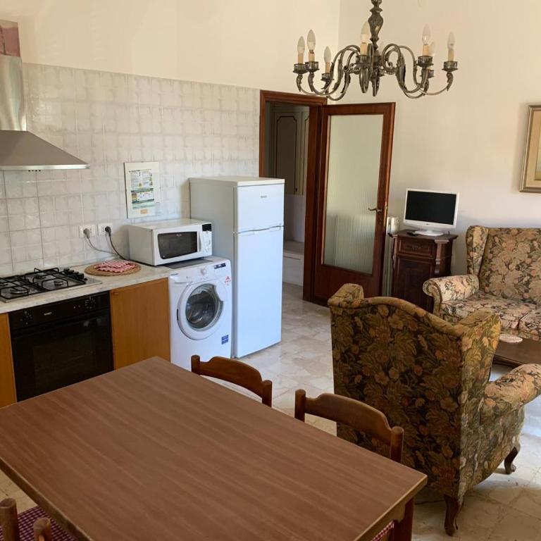 HOUSE of NILA & LIDA - Two-Bedroom House - 10