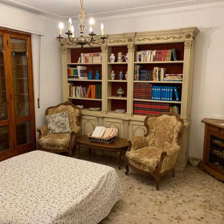 HOUSE of NILA & LIDA - Three-Bedroom Home - 11