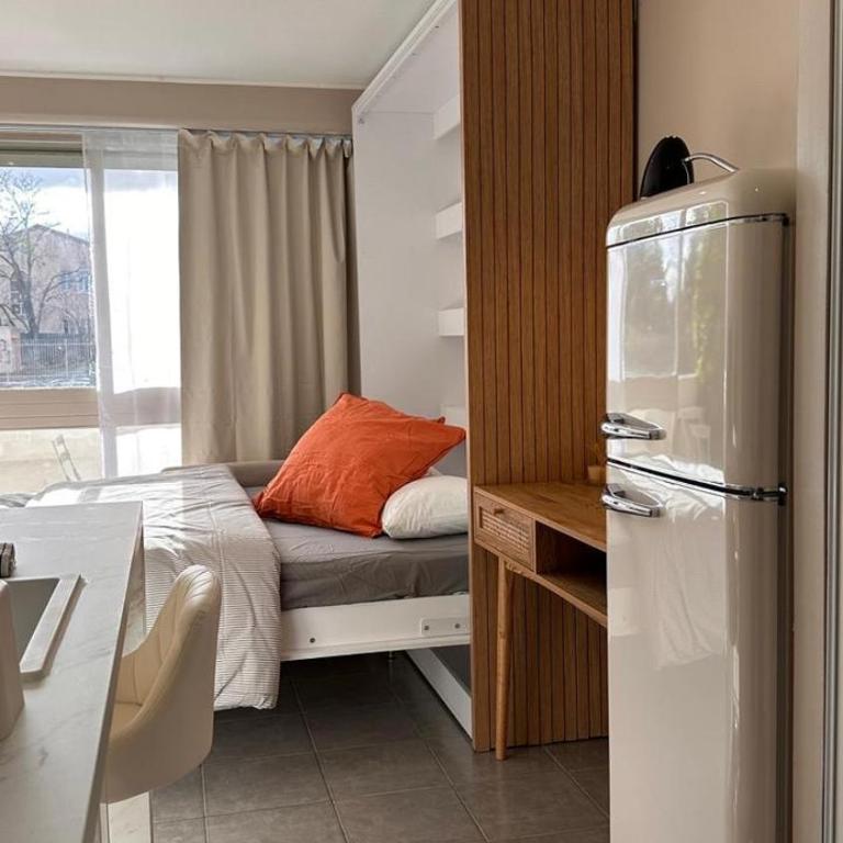 Slux Studio 399 - One-Bedroom Apartment - 1