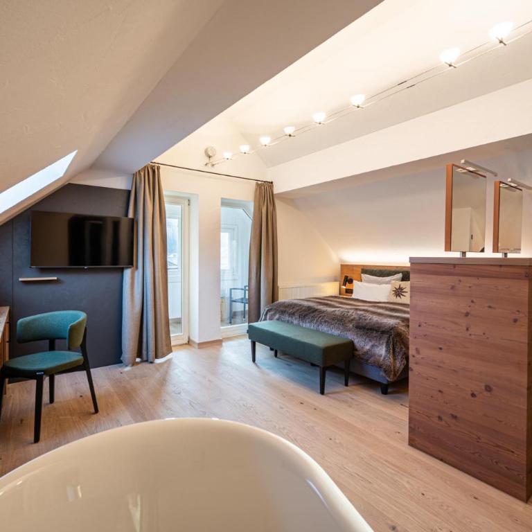 Alpin Lifestyle Hotel Löwen & Strauss - Deluxe Suite - 6