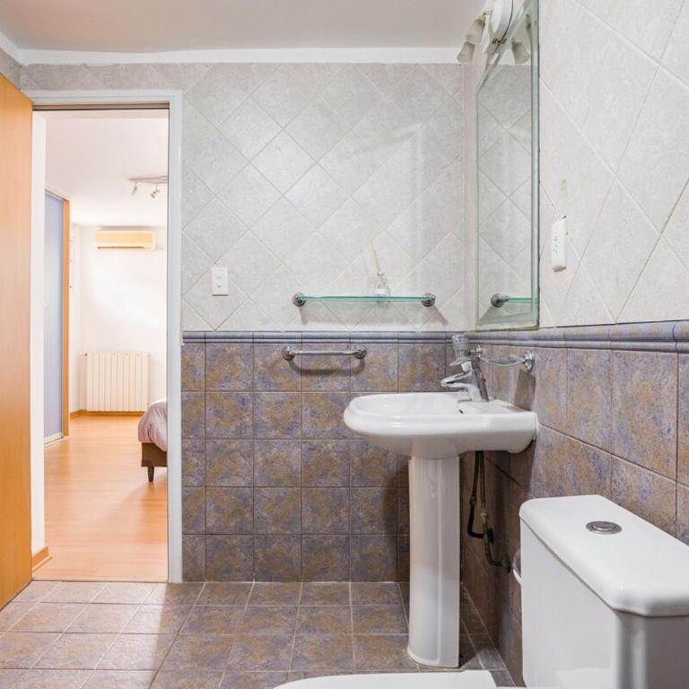 Casa moderna en ciudad de Mendoza - Three-Bedroom House - 25