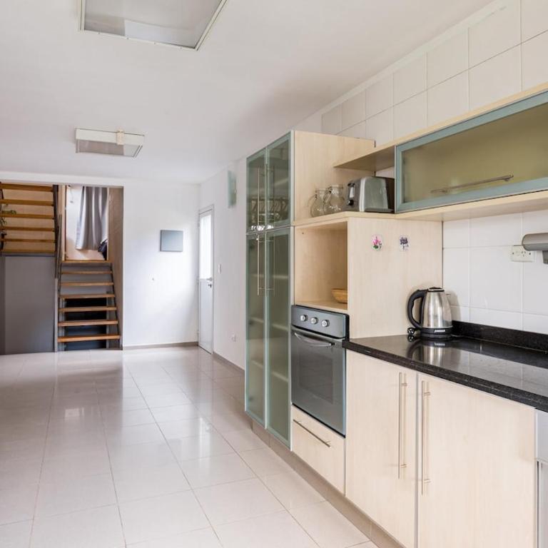 Casa moderna en ciudad de Mendoza - Three-Bedroom House - 4