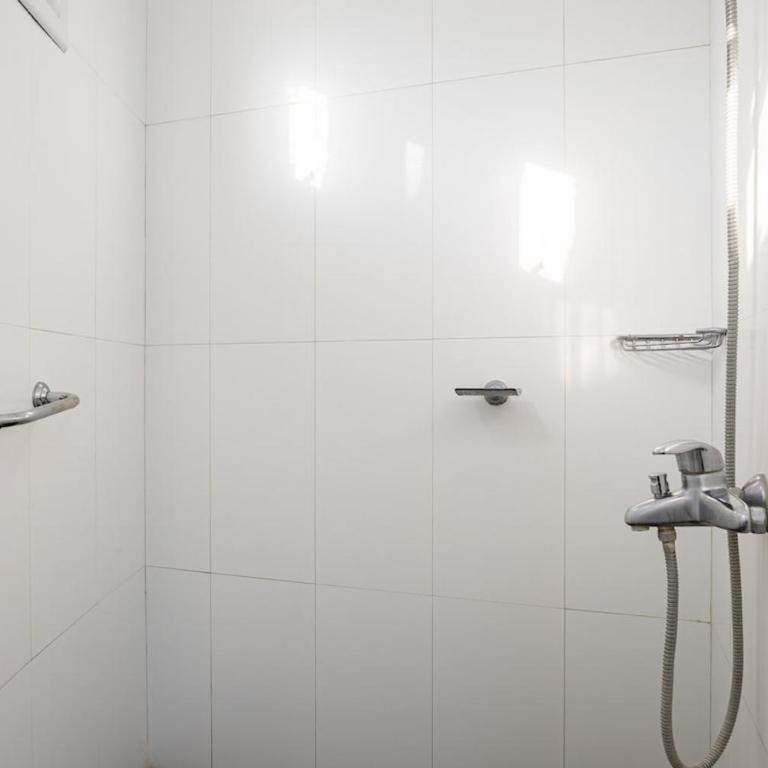 Casa moderna en ciudad de Mendoza - Three-Bedroom House - 26