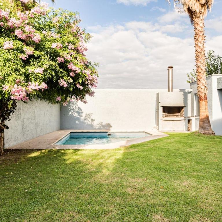 Casa moderna en ciudad de Mendoza - Three-Bedroom House - 19