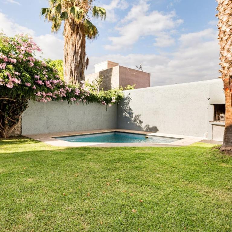 Casa moderna en ciudad de Mendoza - Three-Bedroom House - 23