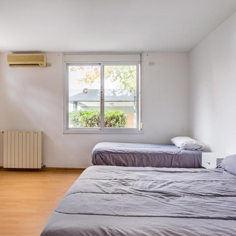 Casa moderna en ciudad de Mendoza - Three-Bedroom House - 18