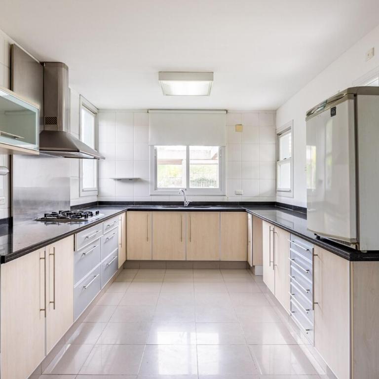 Casa moderna en ciudad de Mendoza - Three-Bedroom House - 11