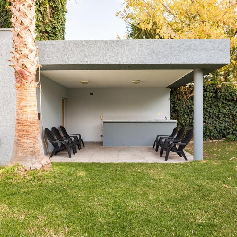 Casa moderna en ciudad de Mendoza - Three-Bedroom House - 43