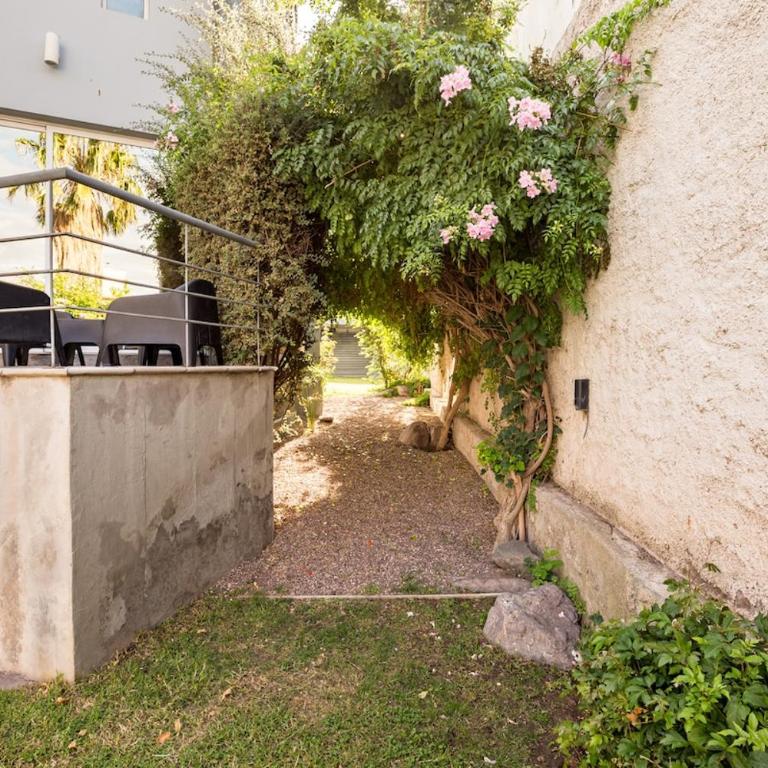 Casa moderna en ciudad de Mendoza - Three-Bedroom House - 54