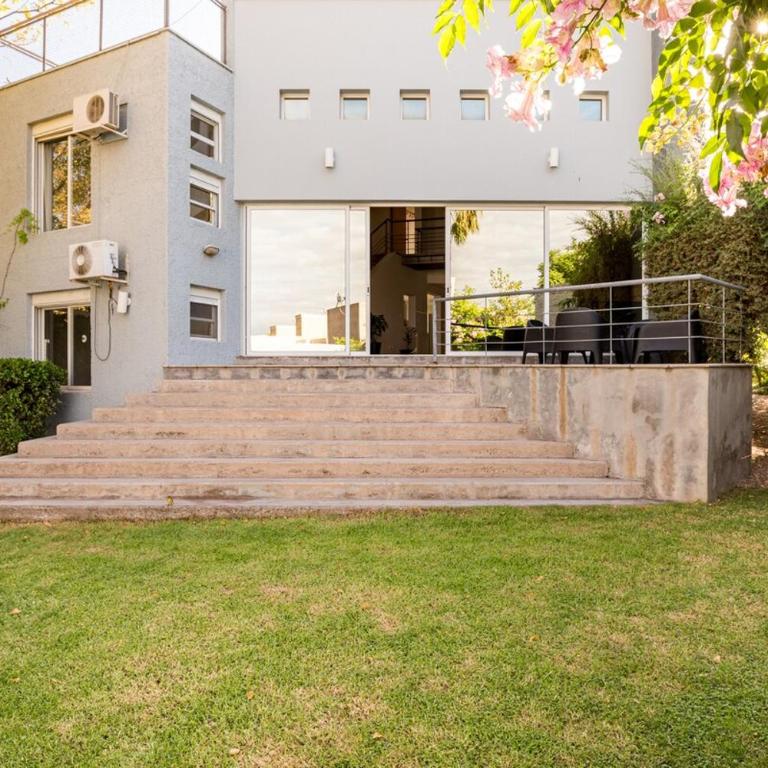 Casa moderna en ciudad de Mendoza - Three-Bedroom House - 5