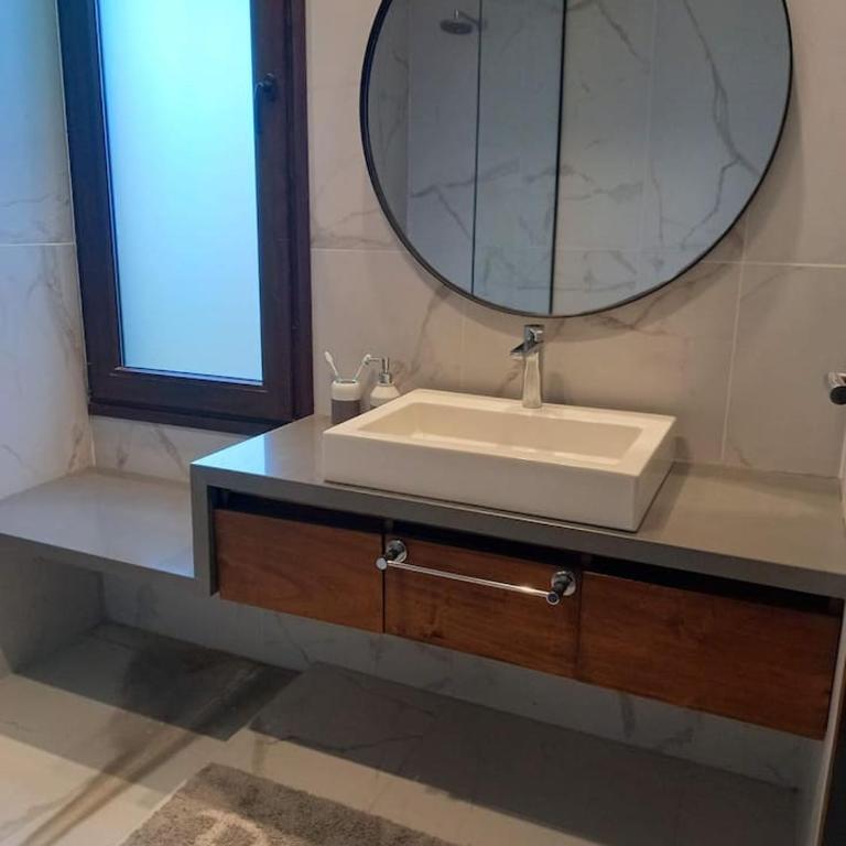 Alojamiento de vacaciones - Three-Bedroom House - 17
