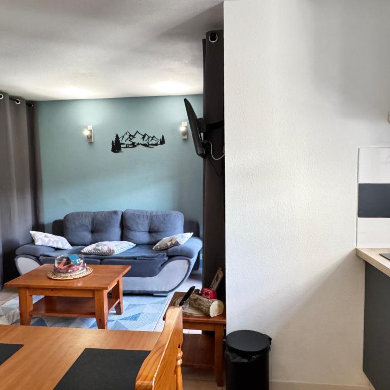 T2 bis 40M2 5P. Vue. Balcon. Parking. Piscine été. - Appartement 2 Chambres - 18